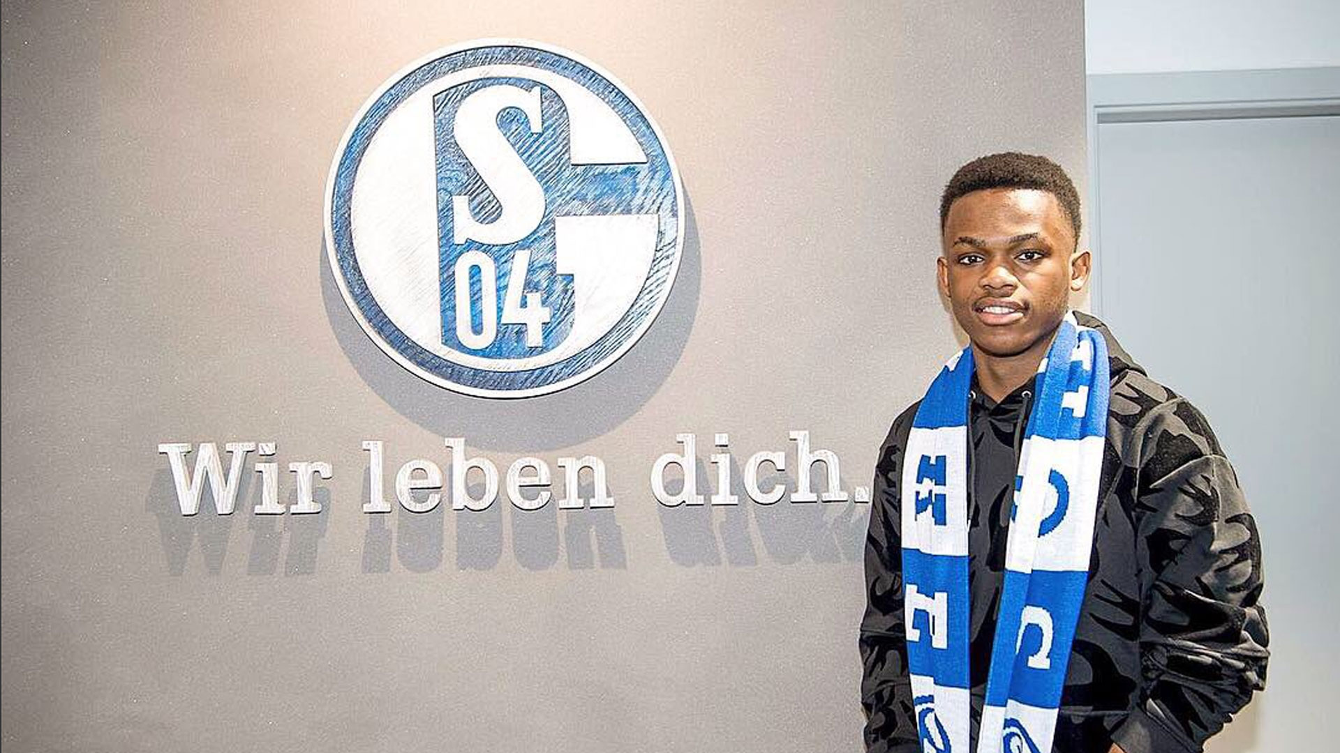 还是做社媒 还是做社媒