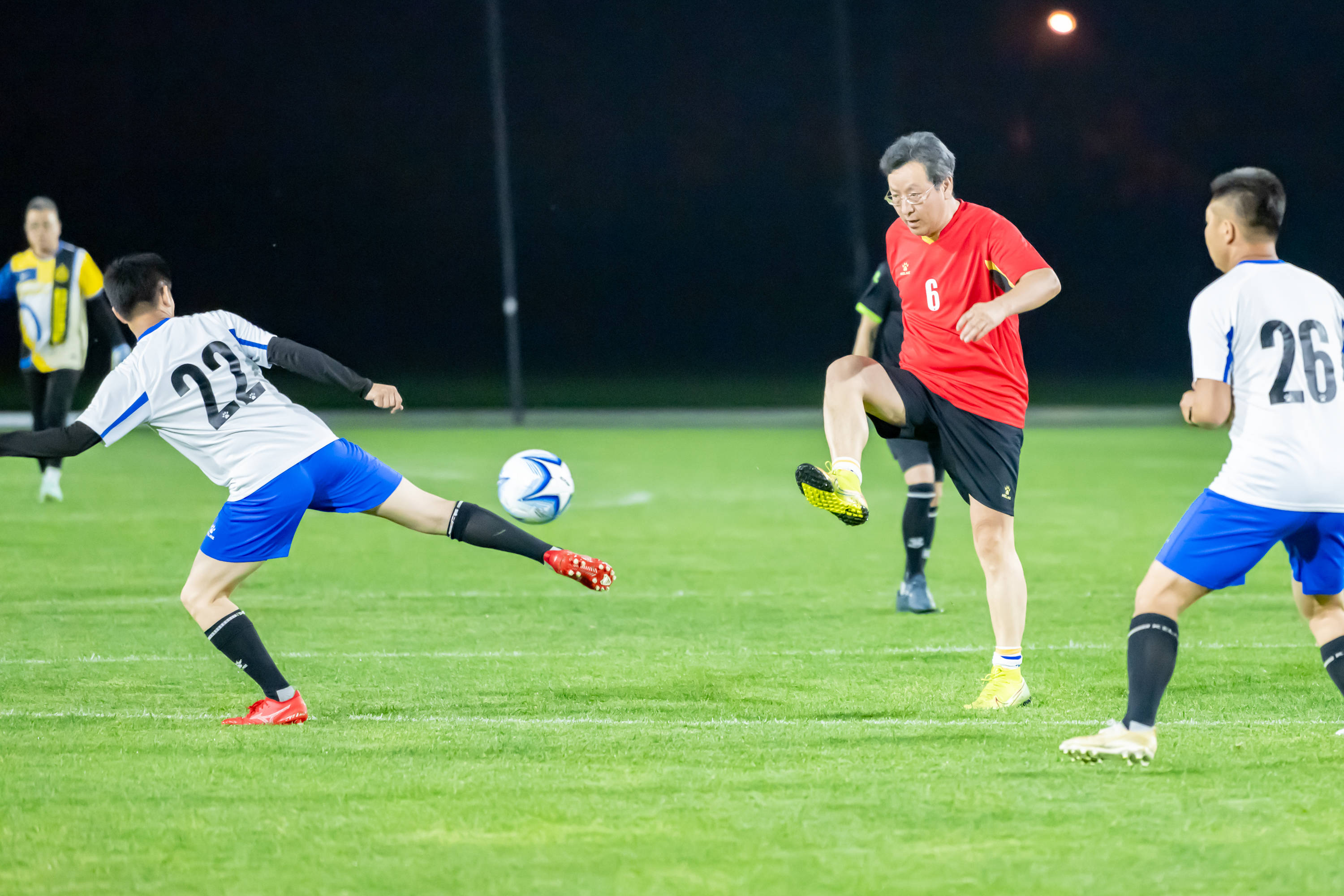 的升级和决 的升级和决