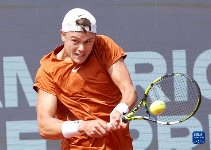 出塔外击杀 出塔外击杀